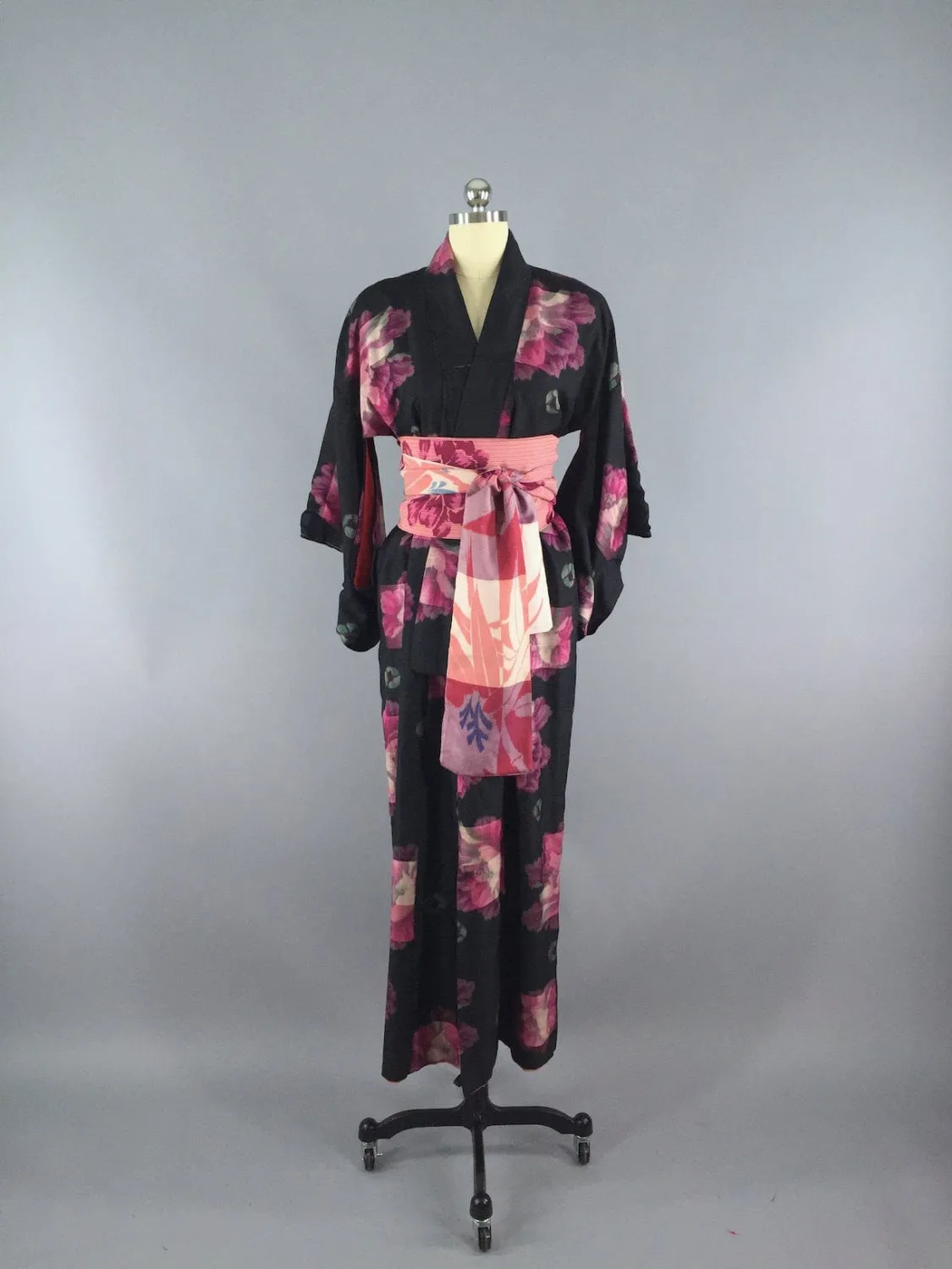 1930s Vintage Silk Kimono Robe / Black Floral Ikat