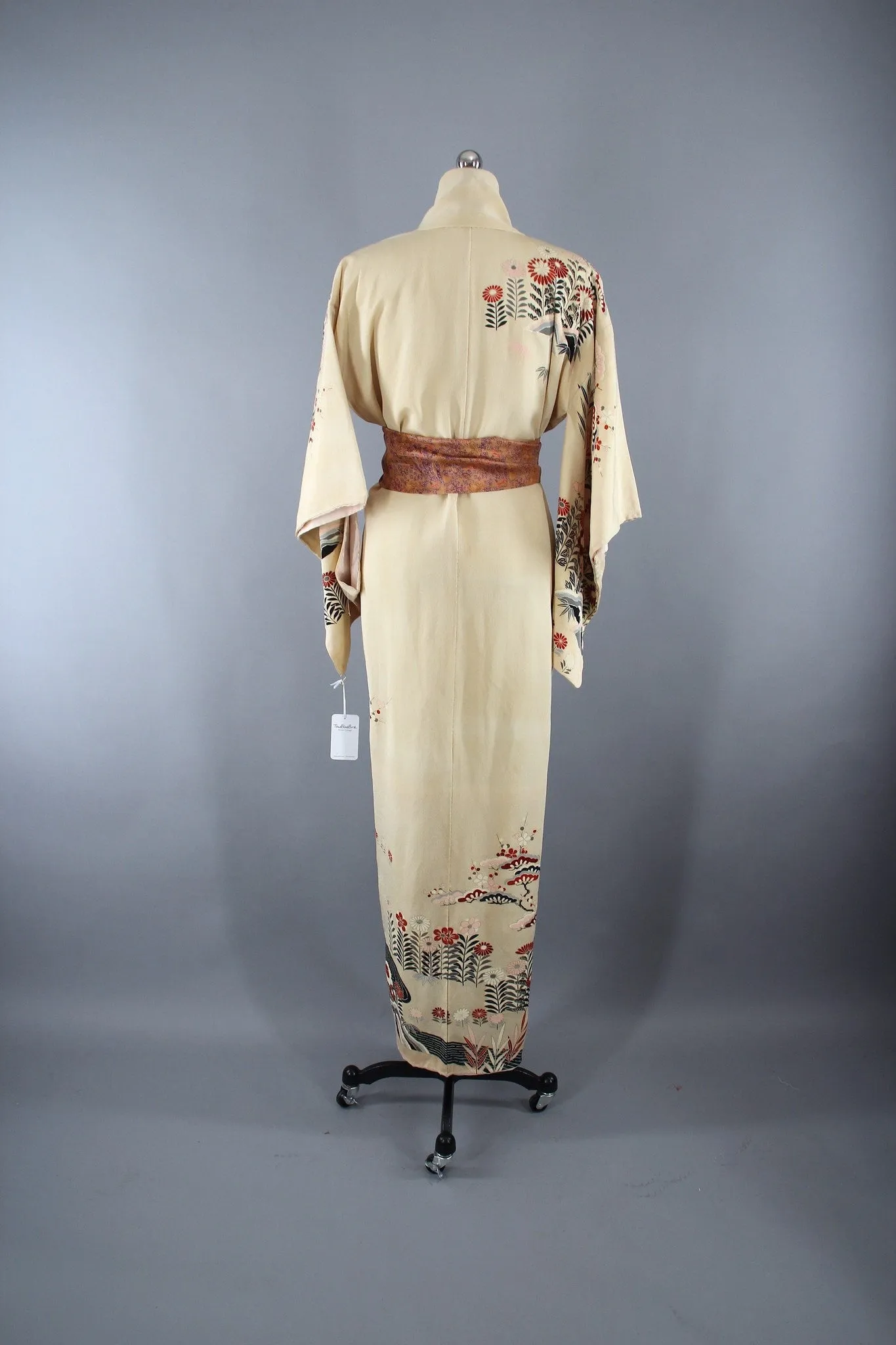 1940s Vintage Silk Kimono Robe in Ivory with an Art Deco Floral Print