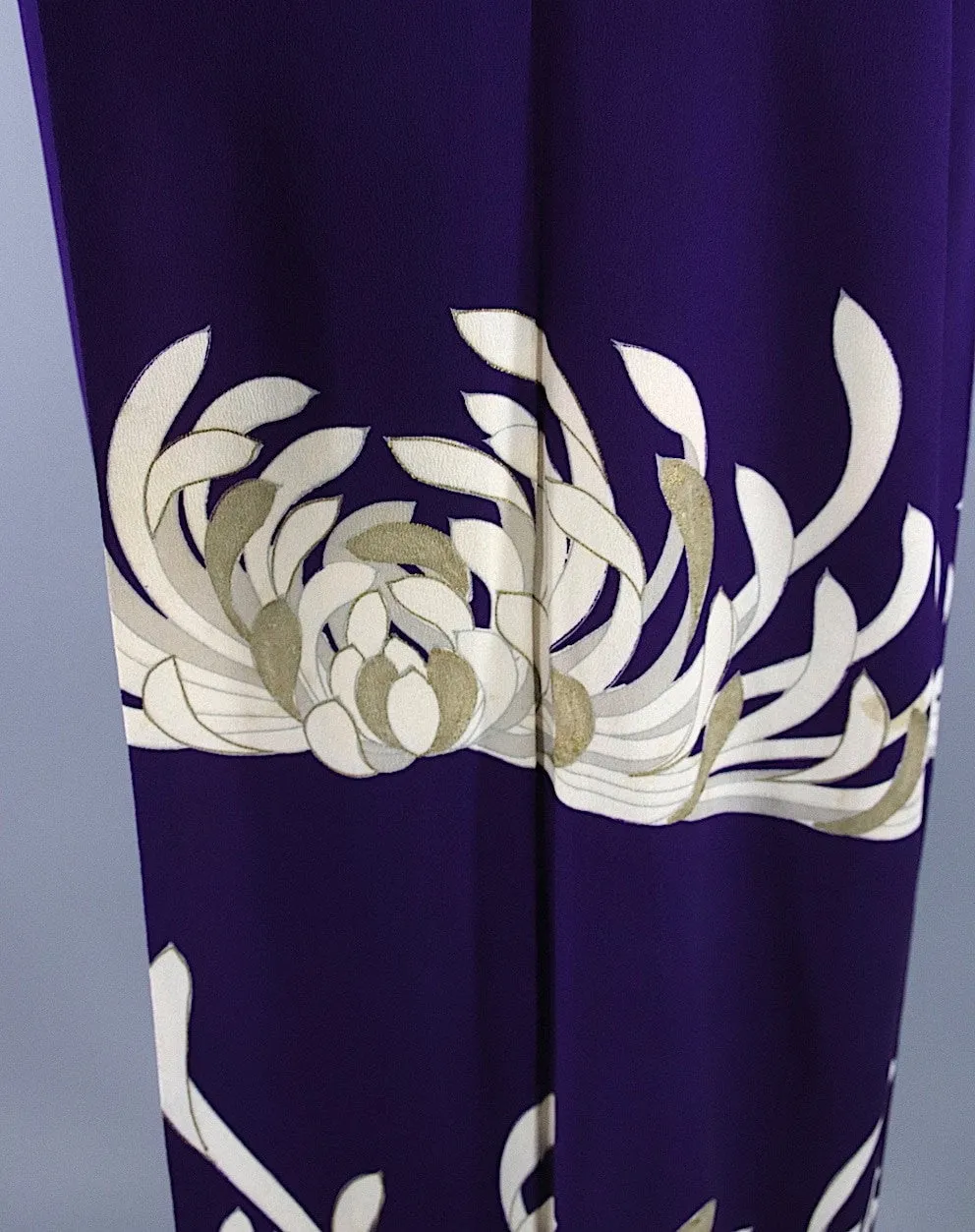 1940s Vintage Silk Kimono Robe / Purple Chrysanthemum Floral