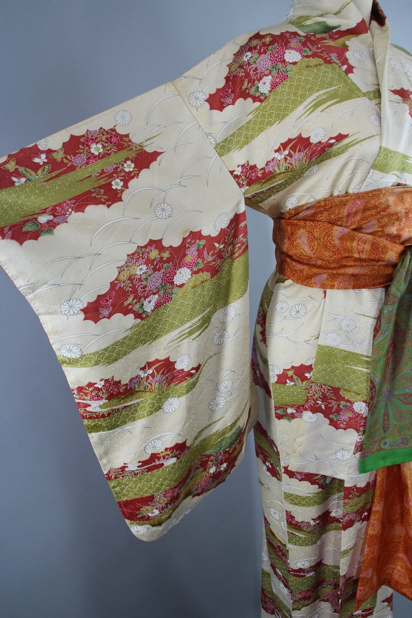 1950s Vintage Silk Kimono Robe Furisode with Ivory Floral Print