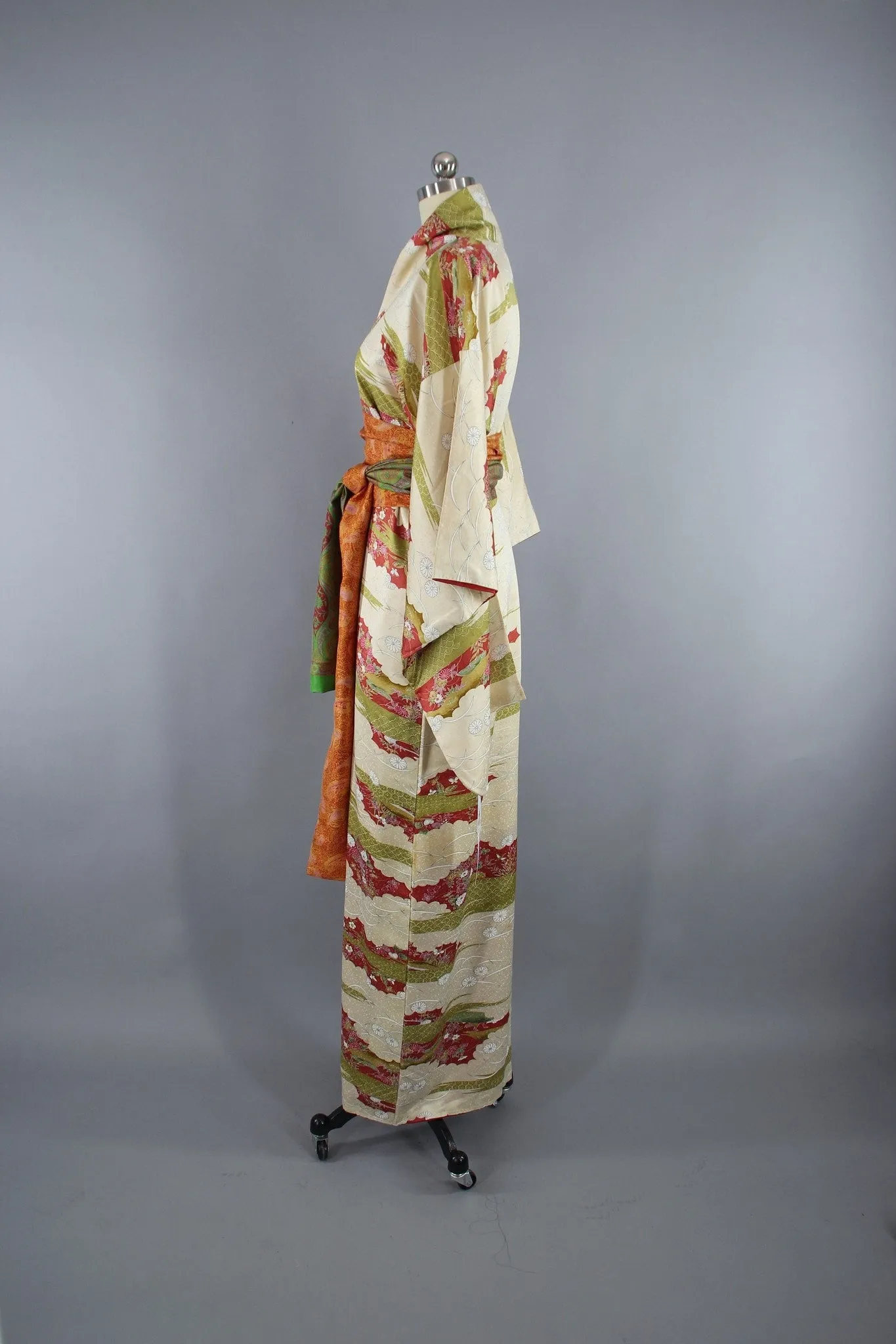 1950s Vintage Silk Kimono Robe Furisode with Ivory Floral Print