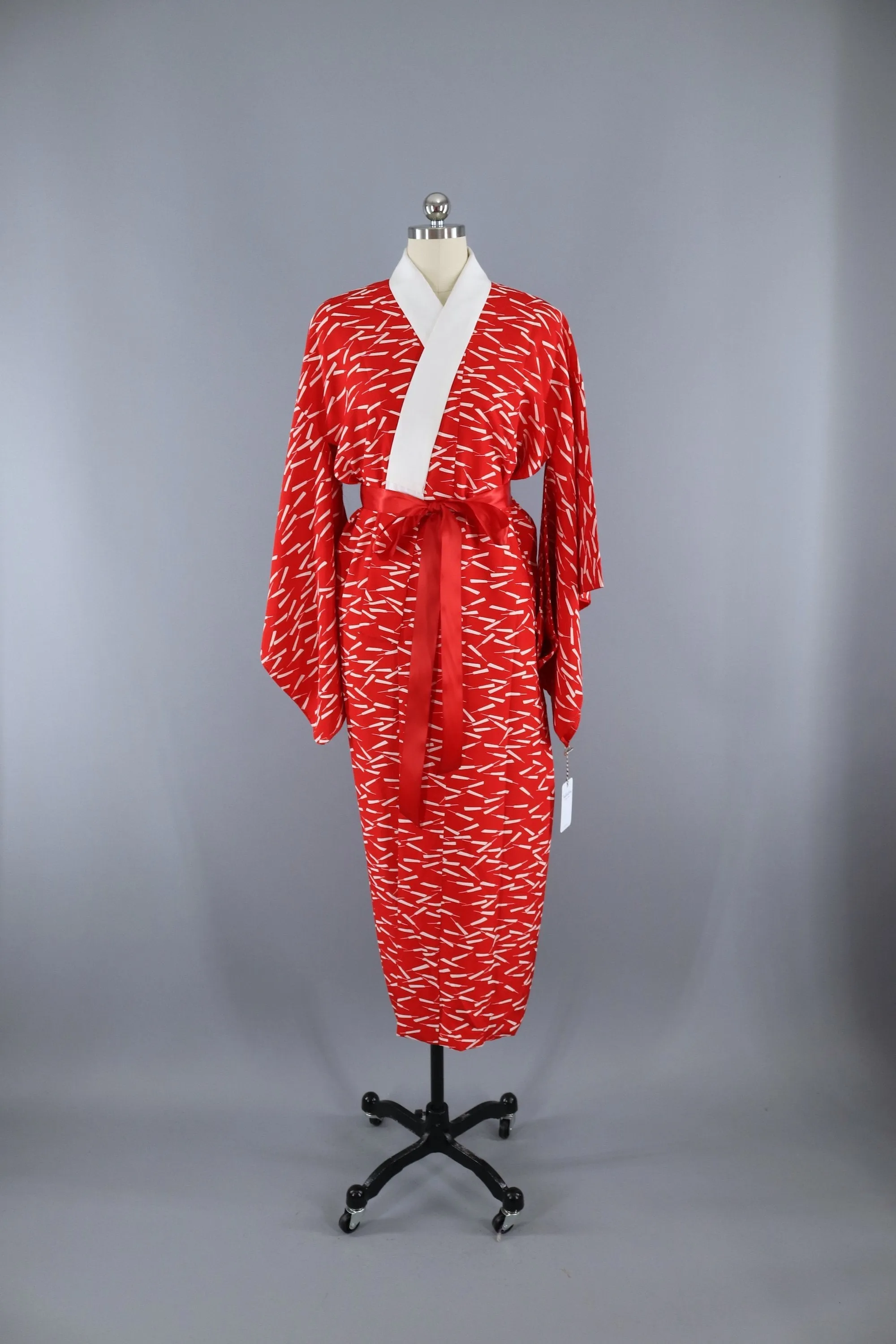 1950s Vintage Silk Kimono Robe / Red & White Novelty Print