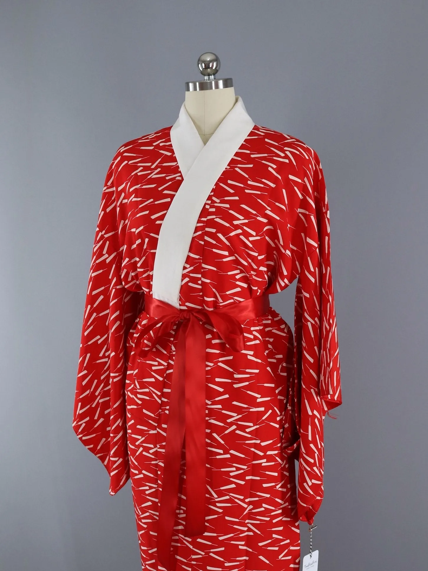 1950s Vintage Silk Kimono Robe / Red & White Novelty Print