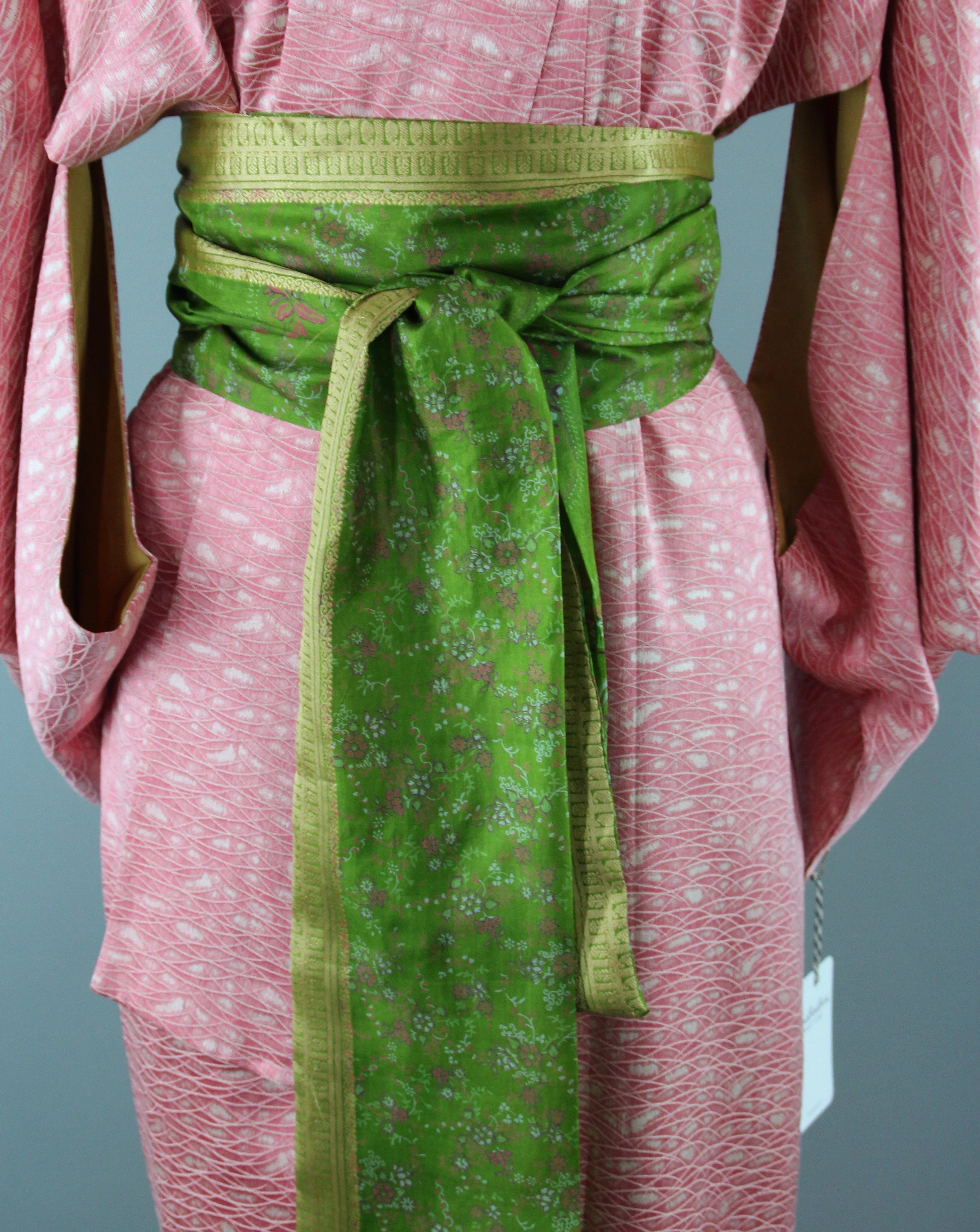 1960s Vintage Silk Kimono Robe / Pink & White Shibori