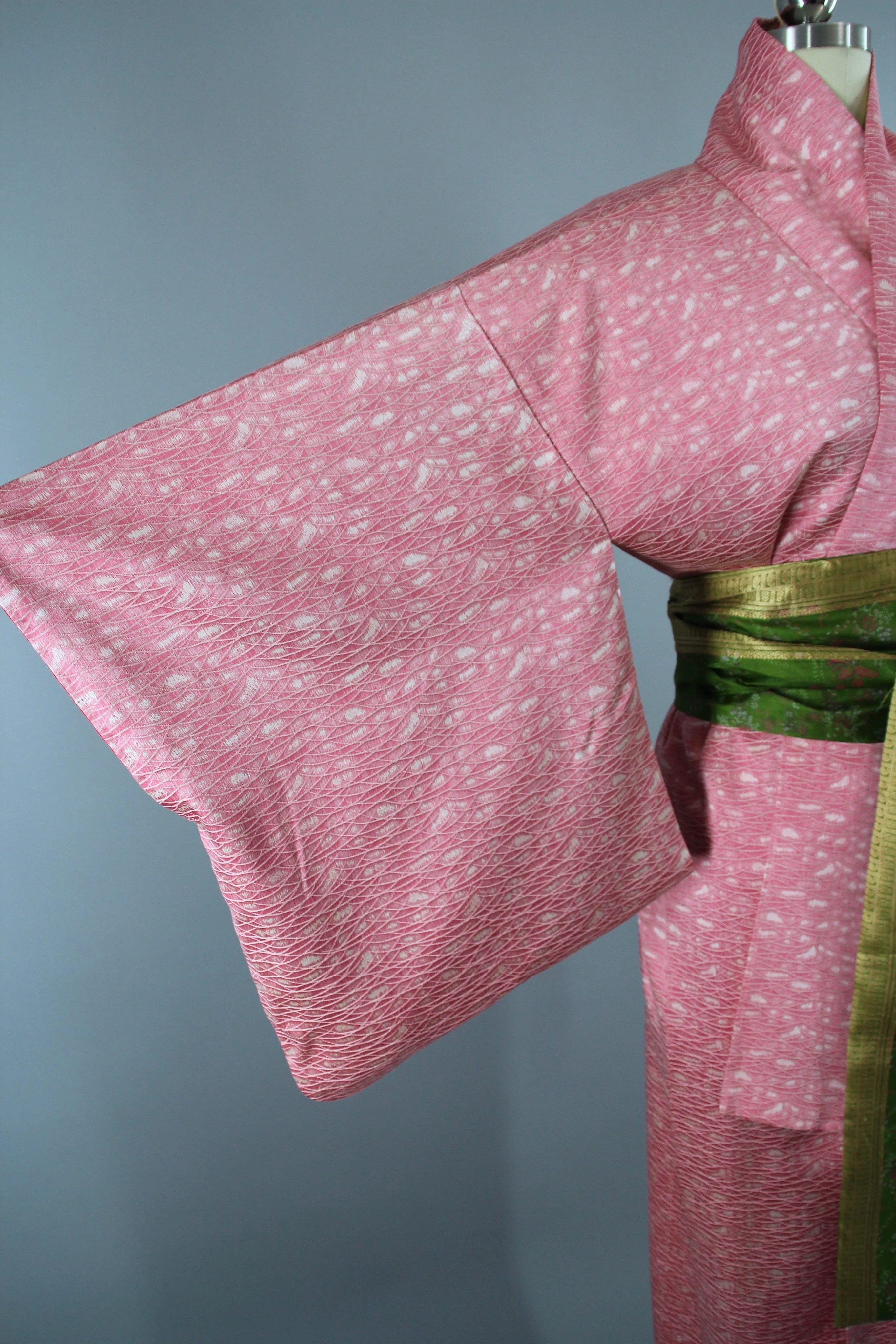 1960s Vintage Silk Kimono Robe / Pink & White Shibori