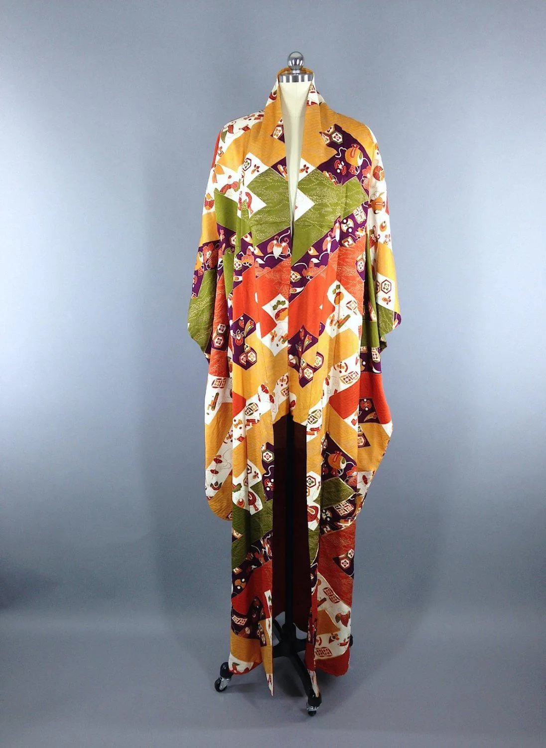 1970s Vintage Silk Kimono Robe Dressing Gown Furisode