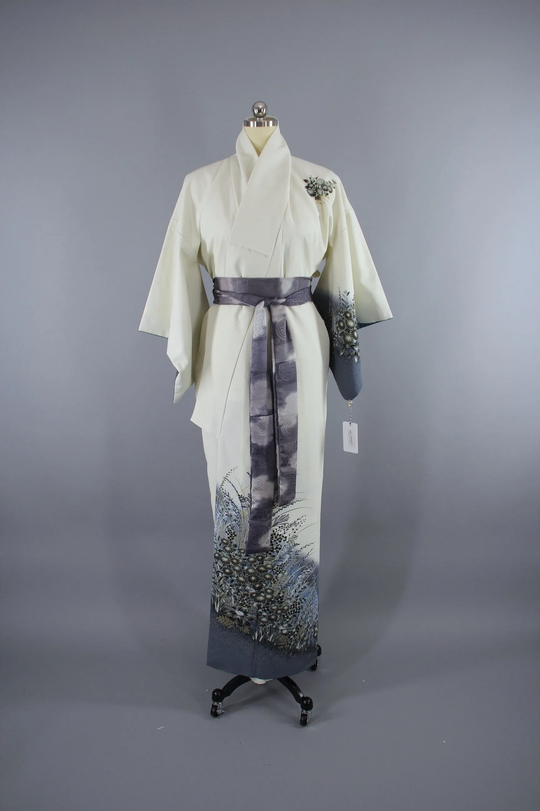 1980s Vintage Silk Kimono Robe / White, Blue, Grey Floral Print