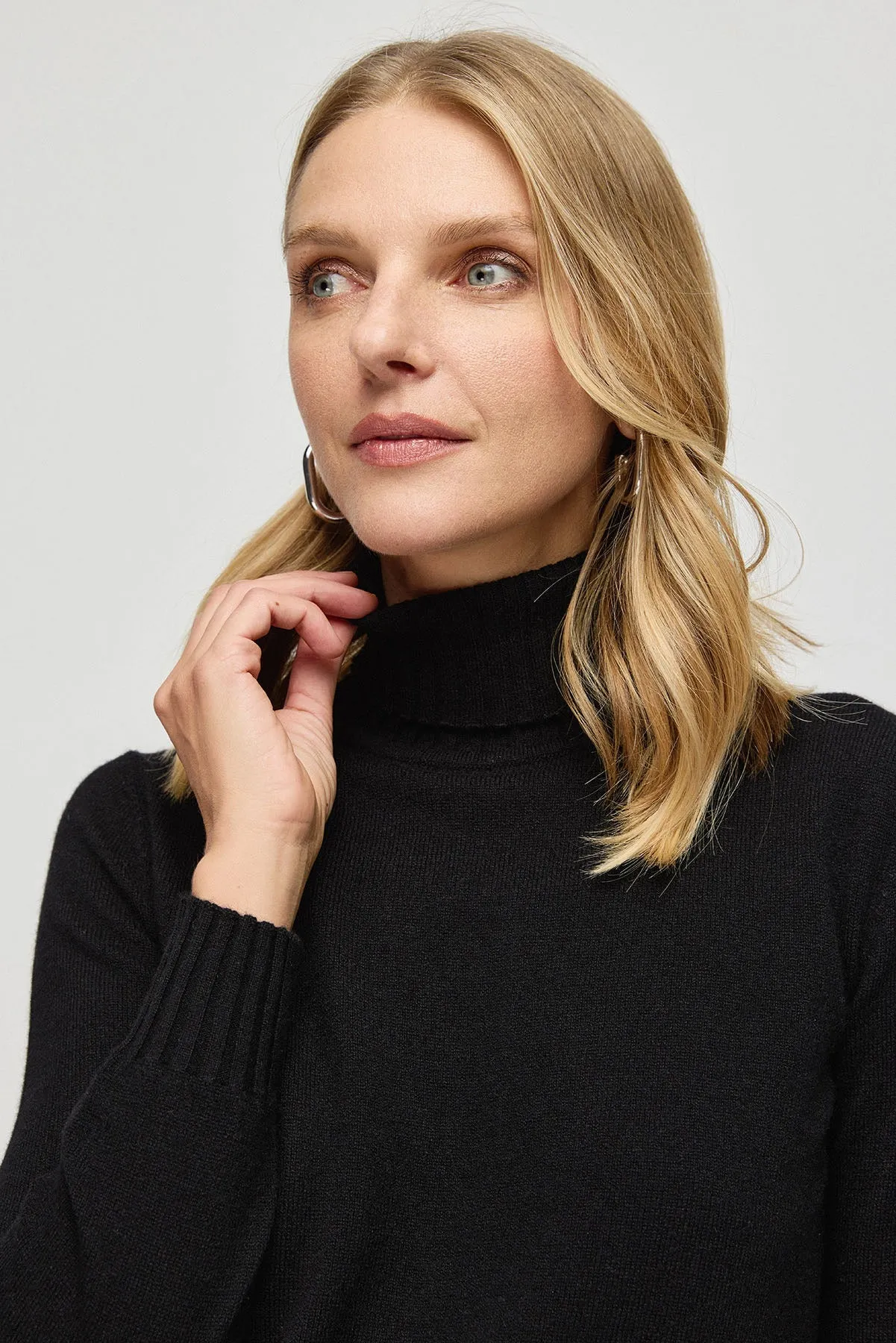 Black Pure Cashmere Ava Turtleneck Women's Sweater