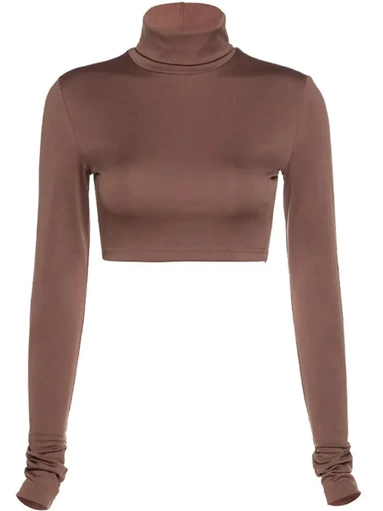 Chic Turtleneck Crop Top: Autumn Street Style Essential