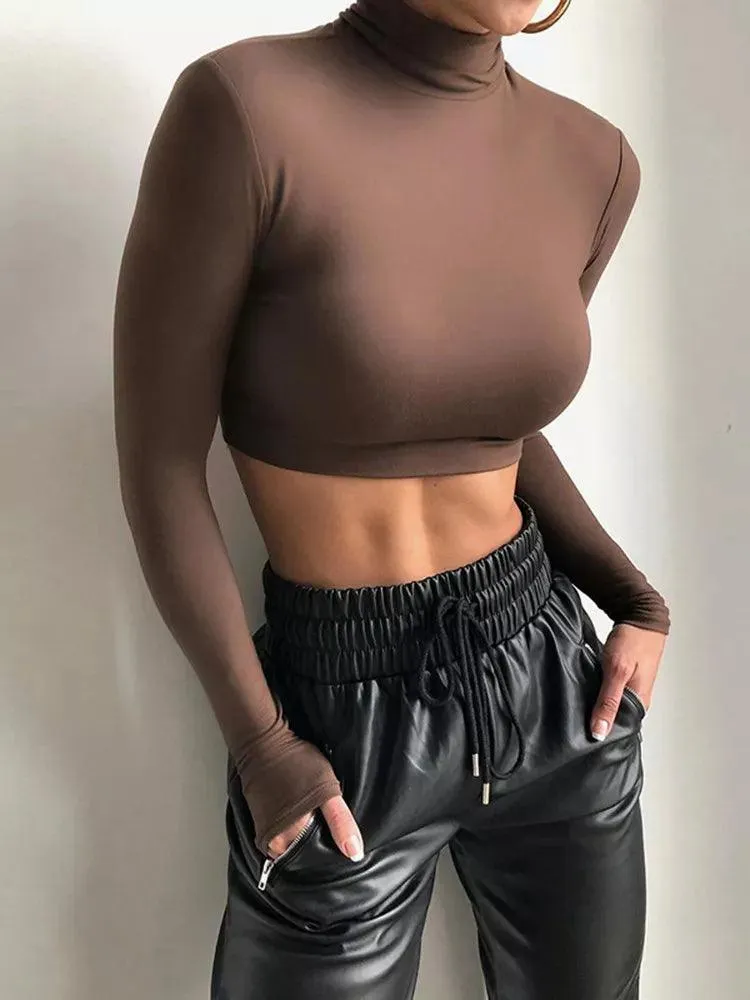 Chic Turtleneck Crop Top: Autumn Street Style Essential