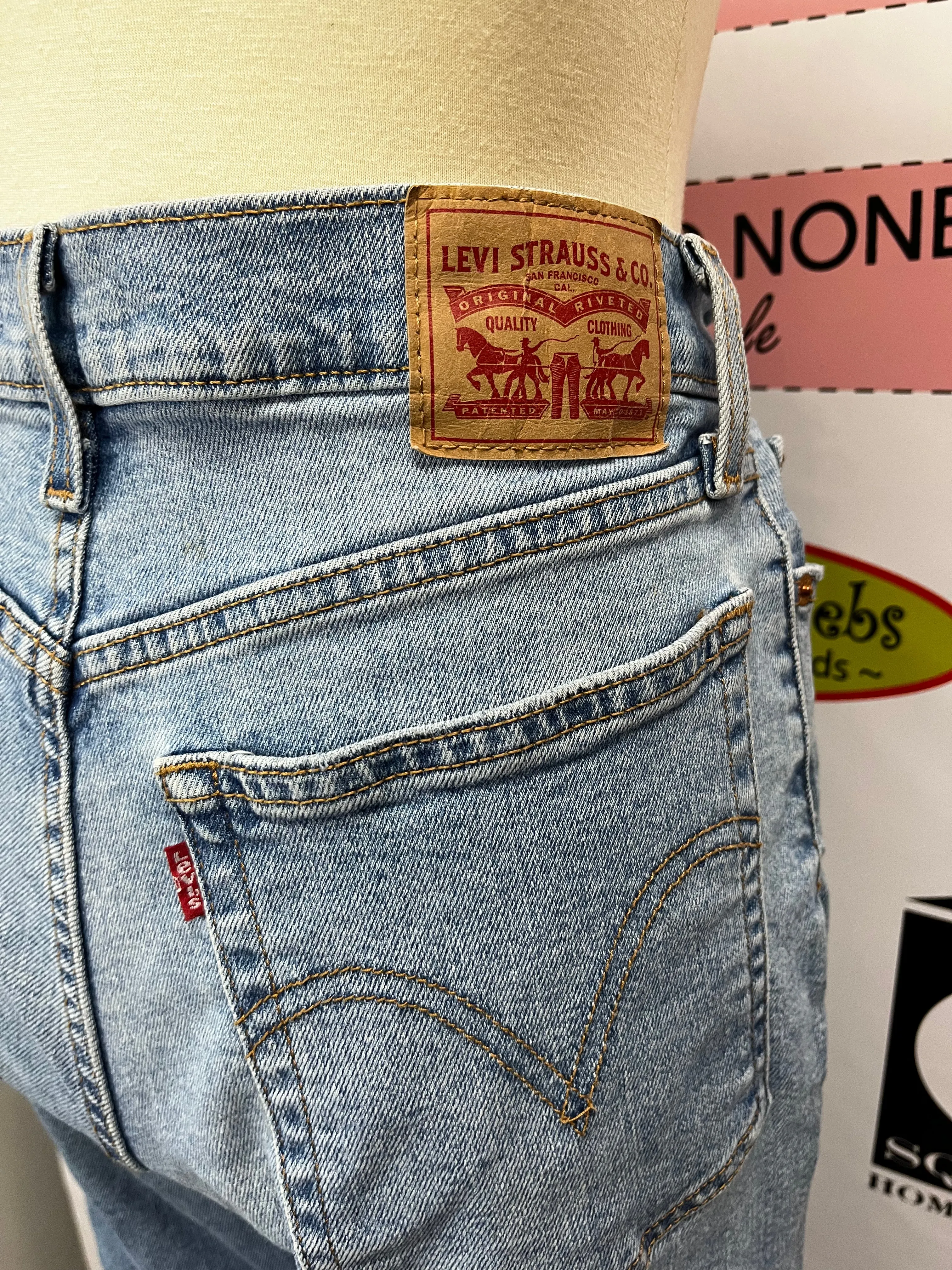 Levi's Straight Leg Jeans (Size 29)